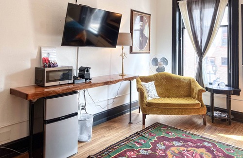 Downtown - Waterfront Hotel | The Oliver Inn