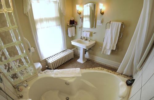 West Washington Bed & Breakfast | The Oliver Inn