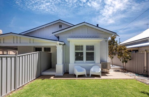 Glenelg South House | THE OSLO on Broadway - Villa 2