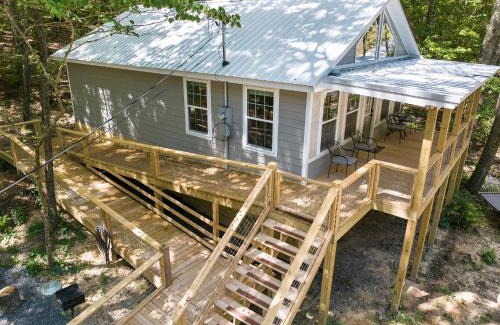 Fort Payne House | The Otter Box Cabin - 92 Acres Beside DeSoto State Park