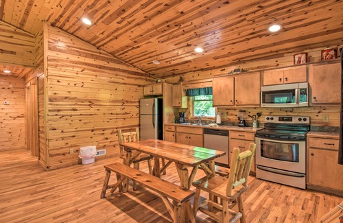 Helen Cabin | ‘The Outlook’ at the Sautee Mountain Retreat!