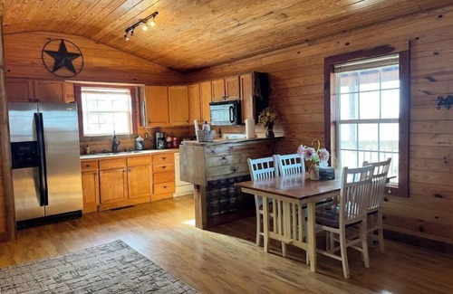 Dunlap Cabin | The Overlook Cabin: Breath-taking Views & King Bed