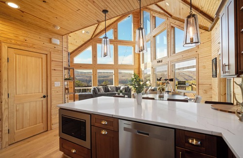 Milam Cabin | The Overlook Lodge - Exclusive 5BR Luxury Retreat with Panoramic Views