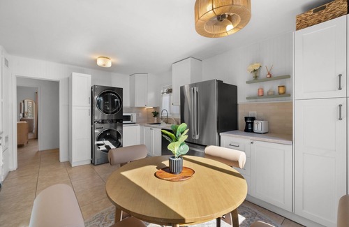 Stockton House | The Palm House - Close to DT, Petco & Little Italy