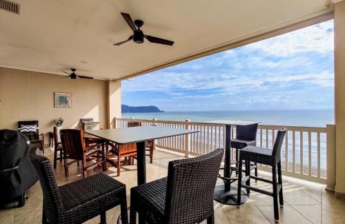 Barrio Los Villalobos Apartment | The Palms Jaco 1001 penthouse on the beach