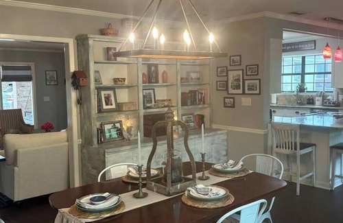 Laurel House | The Parker House – 3BR Southern Gem Filled with Hometown Charm