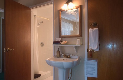 Lemon Cove Bed & Breakfast | The Parks Inn Bed and Breakfast