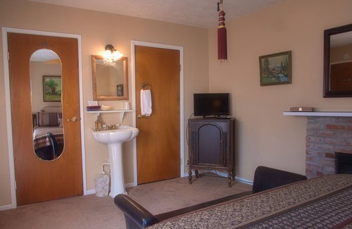 Lemon Cove Bed & Breakfast | The Parks Inn Bed and Breakfast