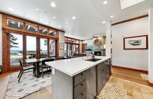 Sierra Shores Apartment | The PEAK Denali 13 - The Ultimate in Lakefront Luxury