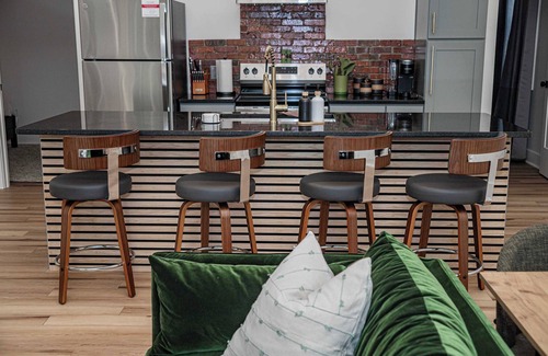 Springfield House | The Pearl & Oasis Duo Stylish 8BR Retreat