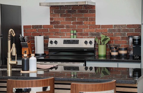 Springfield House | The Pearl & Oasis Duo Stylish 8BR Retreat