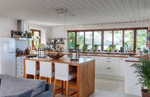 Varmdo House | The pearl of the archipelago, beachfront location near shopping and outdoor activities. Unique accommodation.