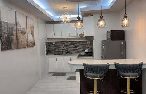 Barretto Apartment | The Penthouse - Barretto,Olongapo City Near Beach and Inflatable Island