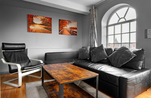 Wrexham Apartment | The Penthouse Gathering - Town Centre - Sleeps Up To 16