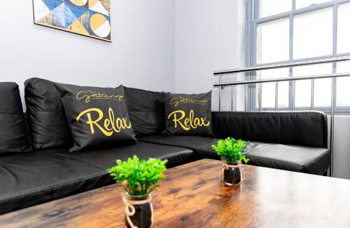 Wrexham Apartment | The Penthouse Gathering - Town Centre - Sleeps Up To 16