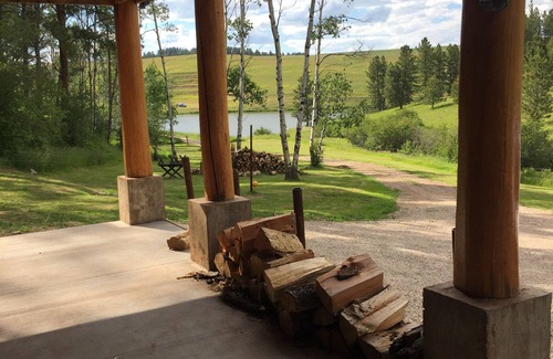 Lewistown Cabin | The Perfect 'Get Away' Beautifully Crafted Log Cabin On Private Reservoir
