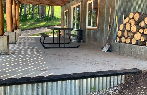 Lewistown Cabin | The Perfect 'Get Away' Beautifully Crafted Log Cabin On Private Reservoir