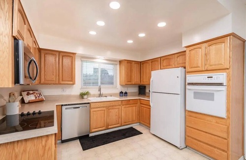 Fair Oaks House | The perfect home for all your needs.