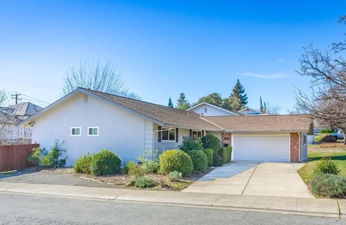 Fair Oaks House | The perfect home for all your needs.