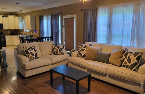 Benton House | The Perfect Launchpad for Central Arkansas Fun!