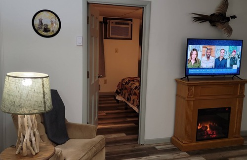 Hettinger Cabin | The Pheasant Room at Carls Cabins