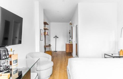 Bangor Apartment | The Phenix Historic DTWN Hotel, King Bed Room #300