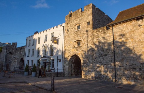 Southampton City Centre Hotel | THE PIG in the Wall - Southampton