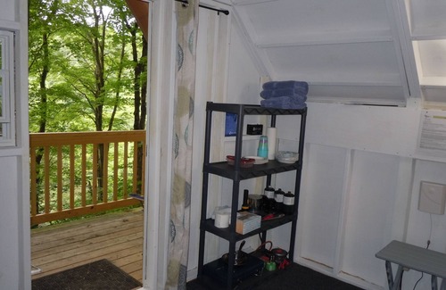 Malaga Cabin | The Pine Treehouse Glamping Cabin at Dragonfly Lake