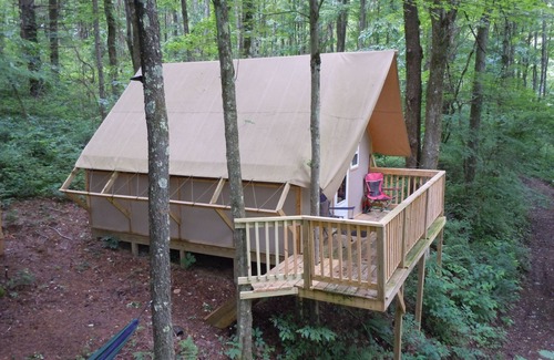 Malaga Cabin | The Pine Treehouse Glamping Cabin at Dragonfly Lake