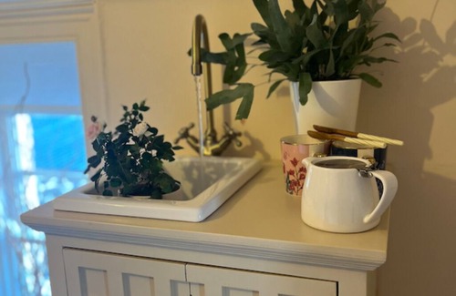 Carrickfergus Cottage | The Pink Cottage Upstairs Suite and Secret Garden. beautiful walks & sea view.