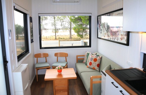 Cameron Cabin | The Pink Lake Tiny House - 'Peony' - Lake Bumbunga (Lochiel)