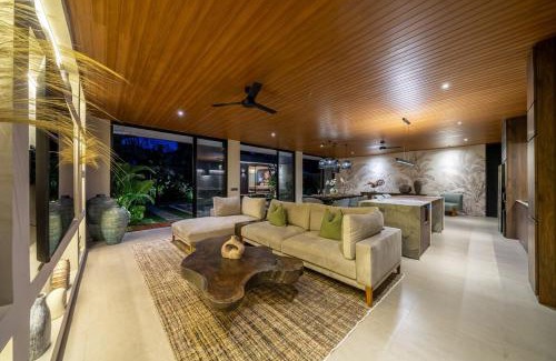 Central Seminyak Villa | The Plaza 4BR With Pool in Bali s Eat Street