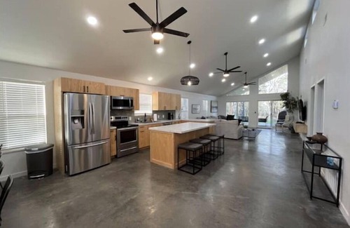 Eagle Rock Cabin | The Point a modern Retreat at Table Rock Lake - two blocks from water