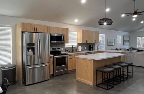 Eagle Rock Cabin | The Point a modern Retreat at Table Rock Lake - two blocks from water