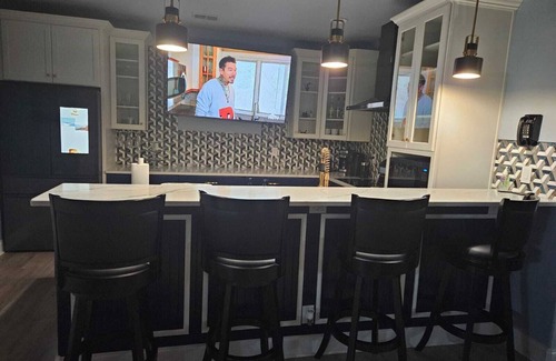 Bethlehem Apartment | The Pool Palace - Modern 2500 sq ft 2-bdrm apartment w/an enclosed heated pool!