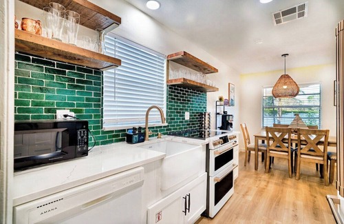 Largo House | The Poolside Escape S