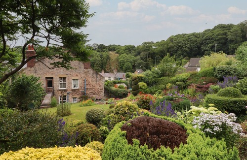 Dyserth Cottage | THE POPPY FIELDS ABODE, family friendly in Dyserth