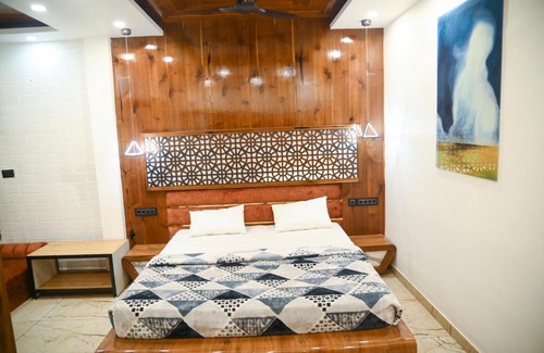 Bhopal Resort | The prandium lux restro pooldeck room