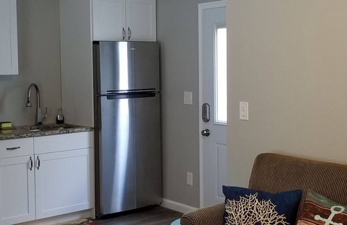 Clearwater Beach Cottage | The Purple Flower - 30 Second walk to the Beach. Free parking.