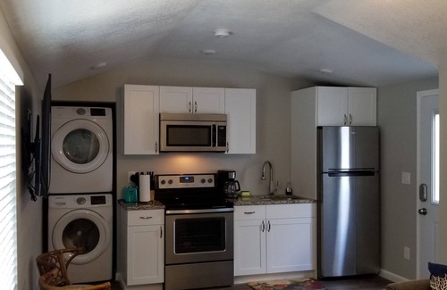 Clearwater Beach Cottage | The Purple Flower - 30 Second walk to the Beach. Free parking.