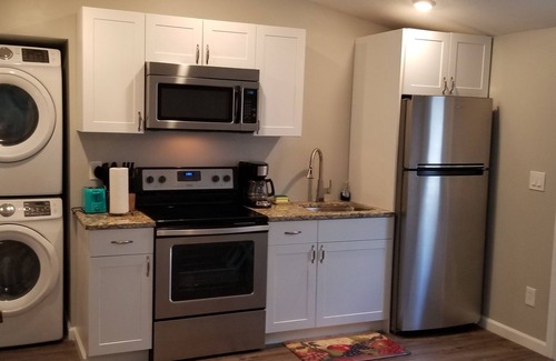 Clearwater Beach Cottage | The Purple Flower - 30 Second walk to the Beach. Free parking.