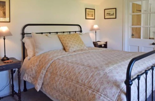 Hawstead Cabin | The Red Shed sleeps 2 private garden and parking 3 miles from Bury St Edmunds