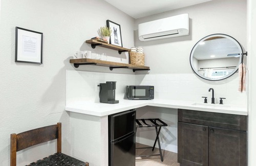 Three Rivers Hotel | The Rae Sequoia Motel RM5