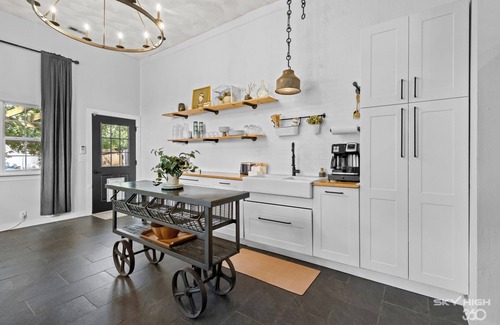 Fayetteville House | The Rally House: Hot Tub-Centennial Park-UofA-Pet Friendly