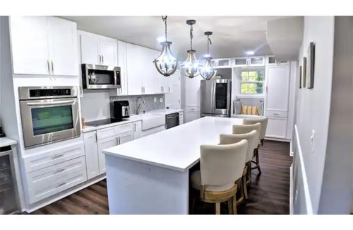 Roswell House | The Red Magnolia, Refreshing, Cozy, Game Room, Historic Roswell!