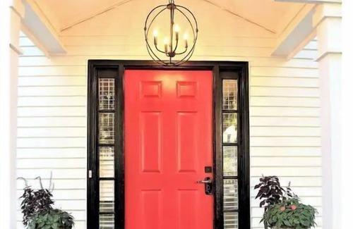 Roswell House | The Red Magnolia, Refreshing, Cozy, Game Room, Historic Roswell!