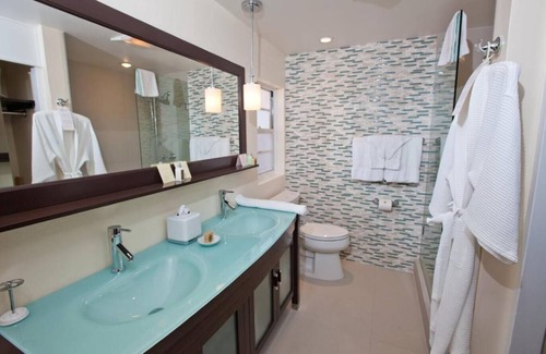 Southampton Hotel | The Reefs Resort & Club