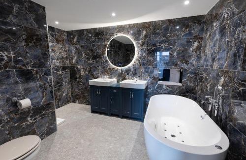 Whitby Hotel | The Resolution Hotel