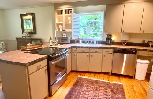 Mount Pleasant House | THE RESTFUL RETREAT, CLOSE TO EVERYTHING!