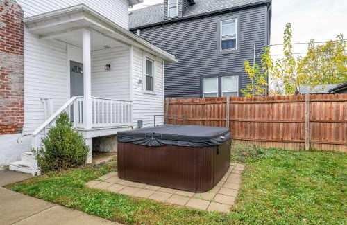 Livingston Park House | The Restful Roost w Hot Tub